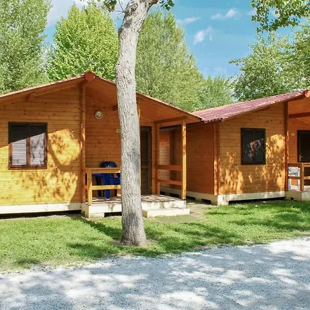 Holiday home Aus Holz Mit Veranda Und Nah Am Strand- By Interhome Viareggio